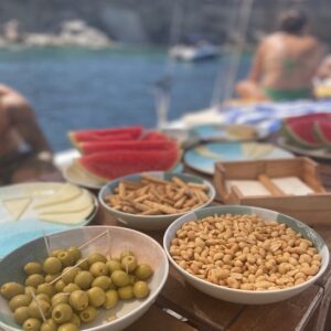 ibiza-luna-sailboat-food-650-550