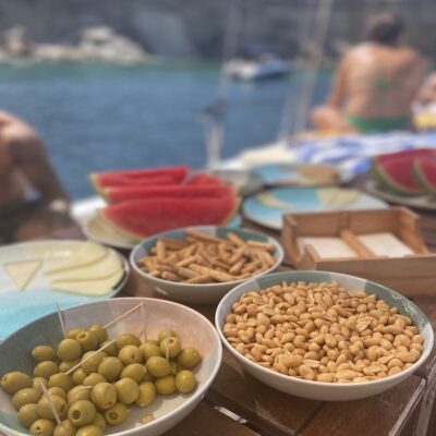 ibiza-luna-sailboat-food-650-550