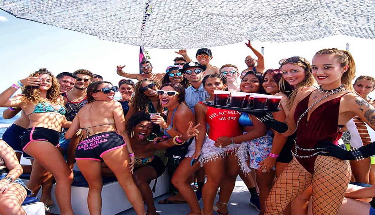 only-ibiza-boat-party-foam-party